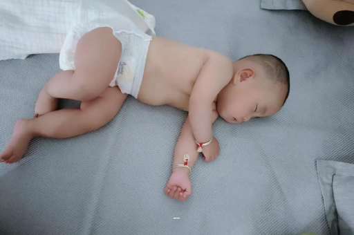 泰兴宝宝突然很多眼屎